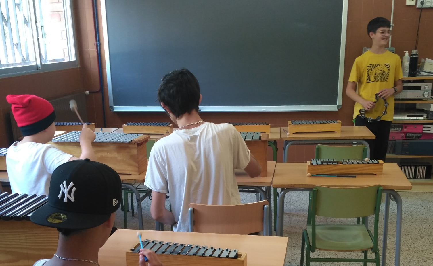 Exposició internacional Aula d'Acollida Roc Rubió: ritmes del món