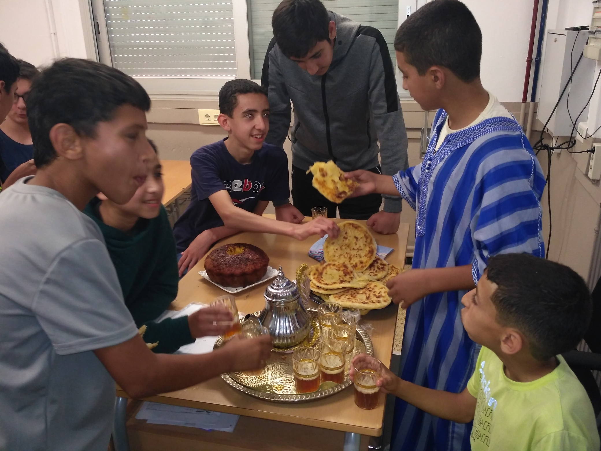Exposició internacional Aula d'Acollida Bilal Habri: Té marroquí